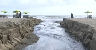 কক্সবাজার সৈকতে কৃত্রিম খাল; সৌন্দর্যহানি ও দূষণে ক্ষুব্ধ পর্যটক-স্থানীয়রা